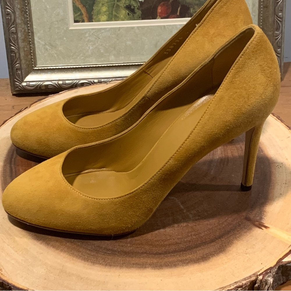 GUCCI Mustard Yellow Suede‎ Leather Round Toe pumps Heels Size 38 EU Timeless - Picture 3 of 9